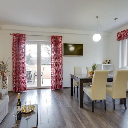 Апартаменти Two-bedroom Tatty *