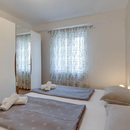 Two-bedroom Tatty Пореч