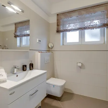 Апартаменти Two-bedroom Tatty Пореч