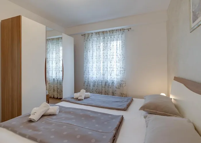 Two-bedroom Tatty Poreč