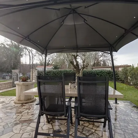 Апартаменти Two-bedroom Tatty Пореч