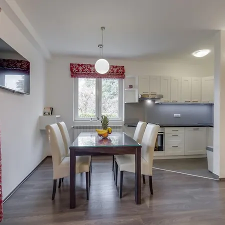 Апартаменти Two-bedroom Tatty Пореч