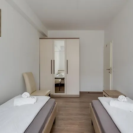 Two-bedroom Tatty Apartman